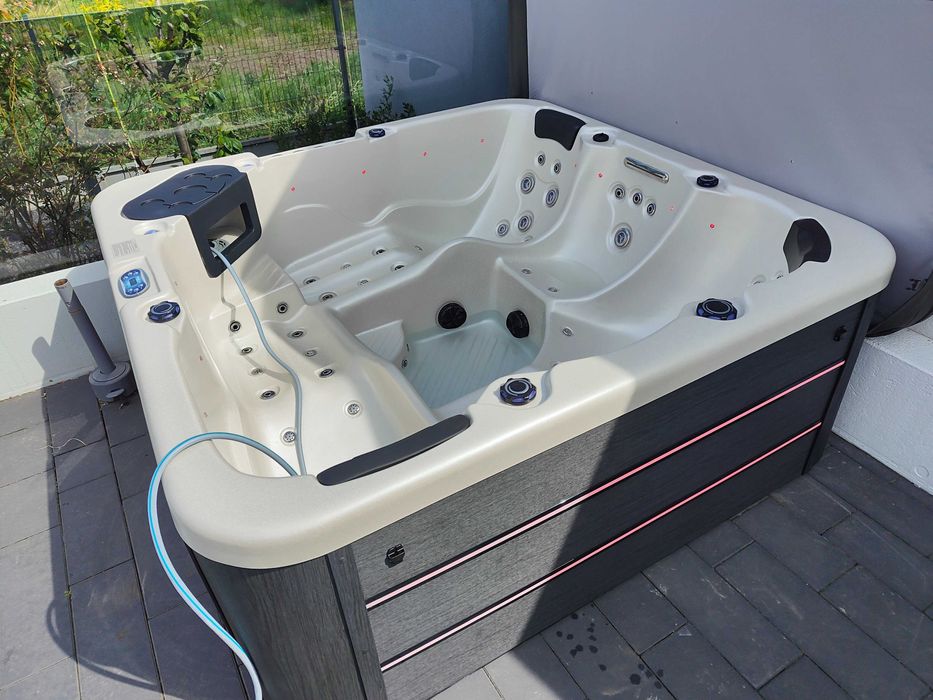 Jacuzzi ogrodowe Balboa Touch4, wifi , bluetooth , LED , - raty 0%