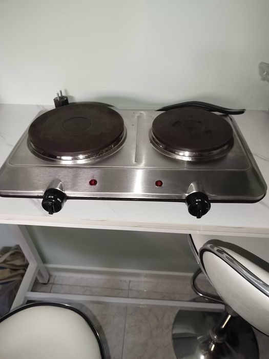 Fogão eléctrico jocel em bom estado e funcional.