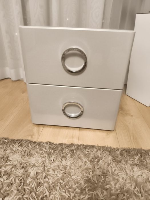 Półka nocna z dwiema szufladami