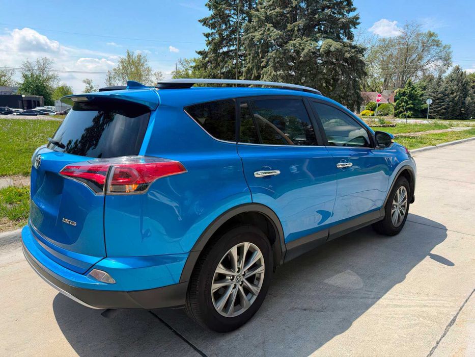 Toyota RAV4 Limited      2018
