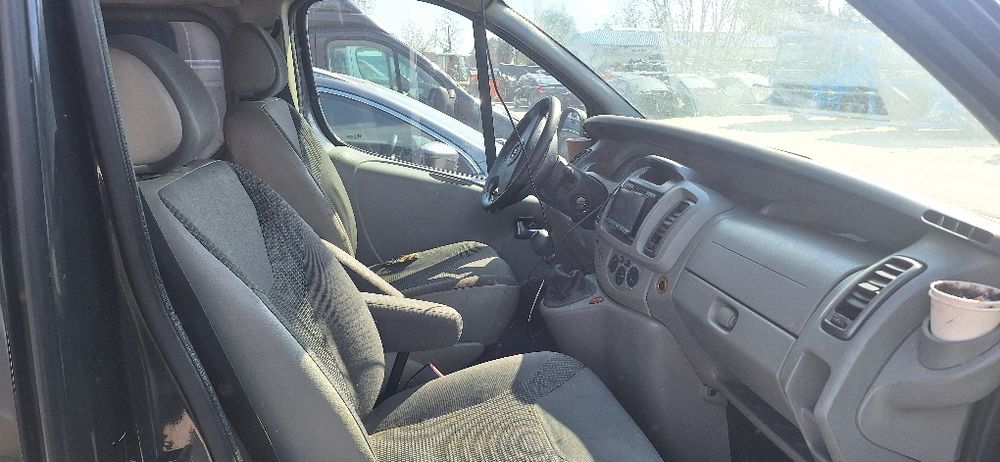 Cały Opel Vivaro na części 2.5 CDTI osobowy