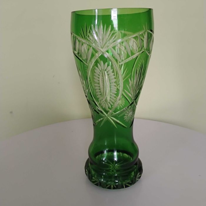 Zielony wazon kryształowy ręcznie szlifowany, szkło deko vintage