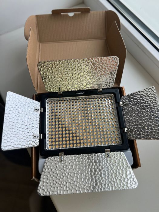 LED-лампа Yongnuo YN-300 III