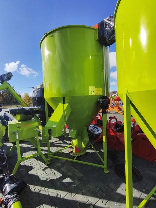 Producent ADRAF mieszalnik pasz 1000kg // UFNAL