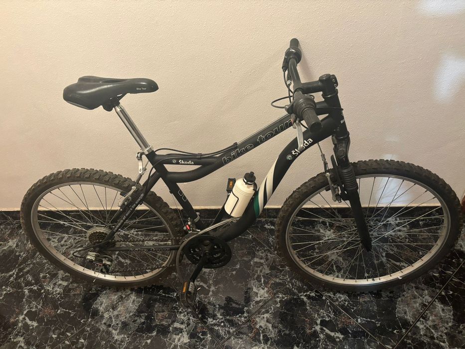 Bicicleta híbrida leve e de fácil portabilidade SKODA