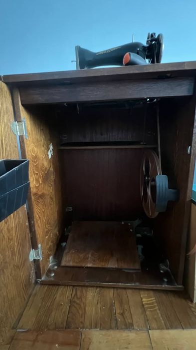 Швейна машинка (ножна)