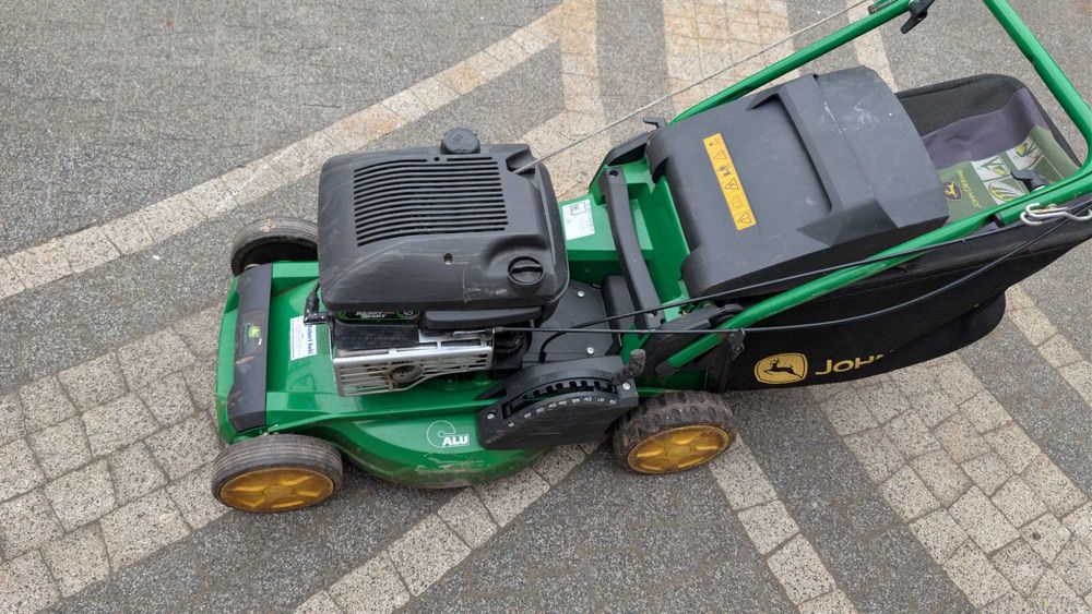 Kosiarka spalinowa John Deere z napędem aluminiowa