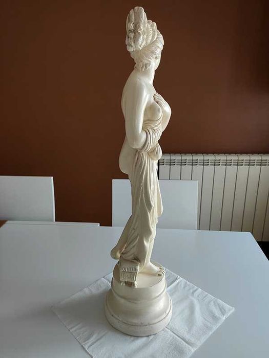 Linda estátua antiga