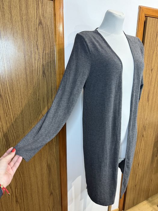 Cienki kardigan szary cienki szary sweterek narzutka