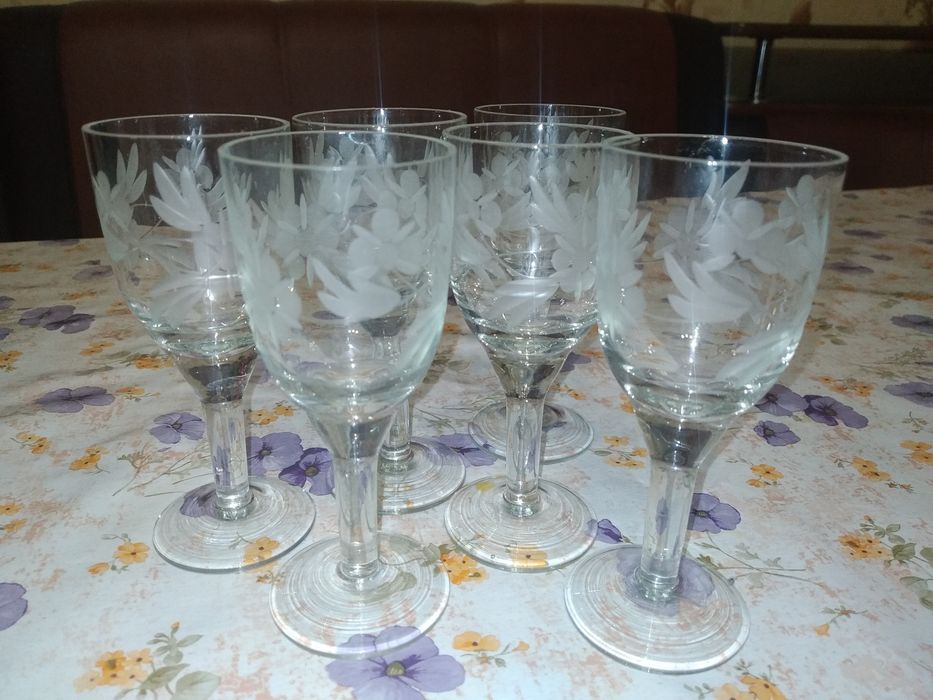 Набір скляних  рюмок