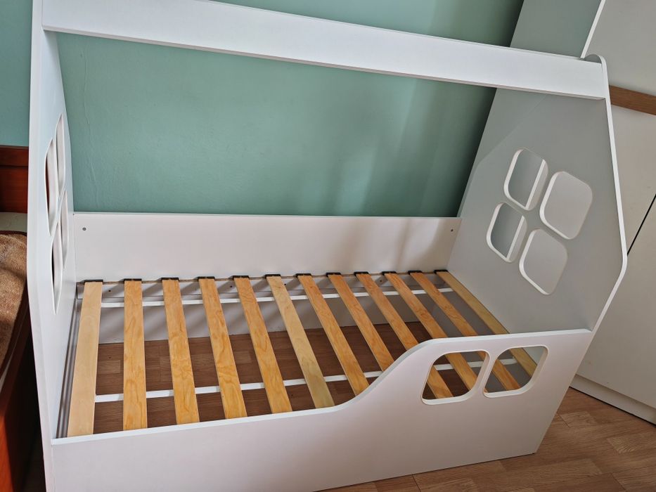 Sprzedam łóżko domek