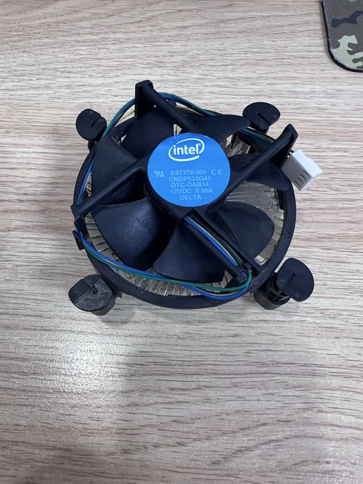Боксовий кулер intel