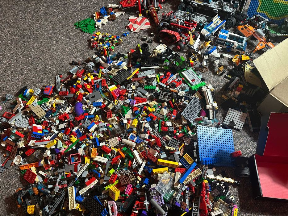 LEGO – Duży zestaw mix klocków ~+-9 kg| Figurka, części, pojazdy, baza