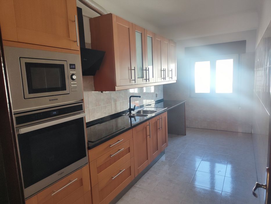 T2 com 84 m², Varanda e Ar Condicionado | Quinta do Conde