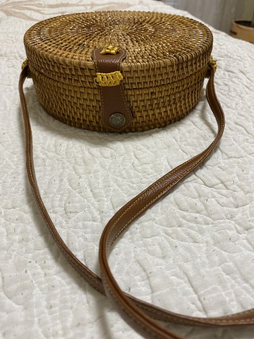 На подарунок- клатч, сумка нові