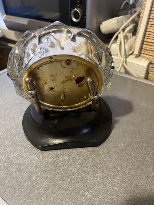 Часы маяк в хрустальном корпусе