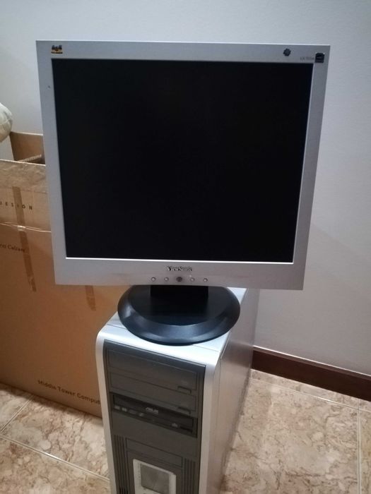 Computador completo de secretária