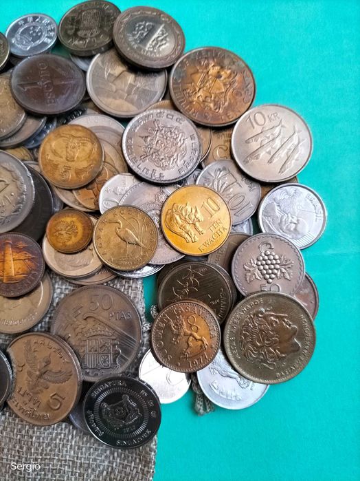 100 moedas diferentes de 40 países. Лот 27