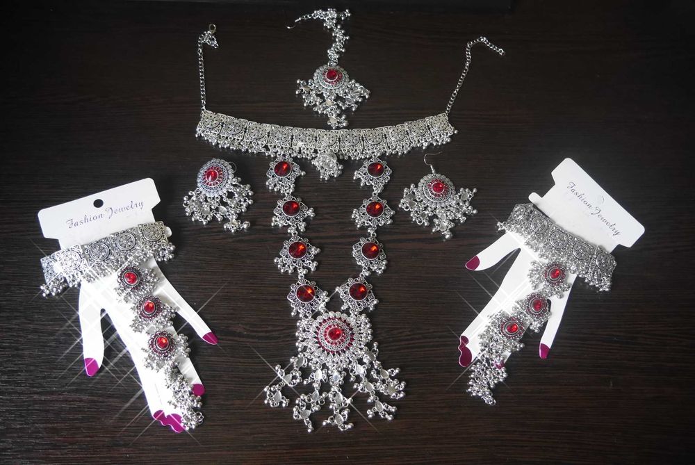 Шикарный комплект индийских украшений. Тика, сережки, колье, браслеты