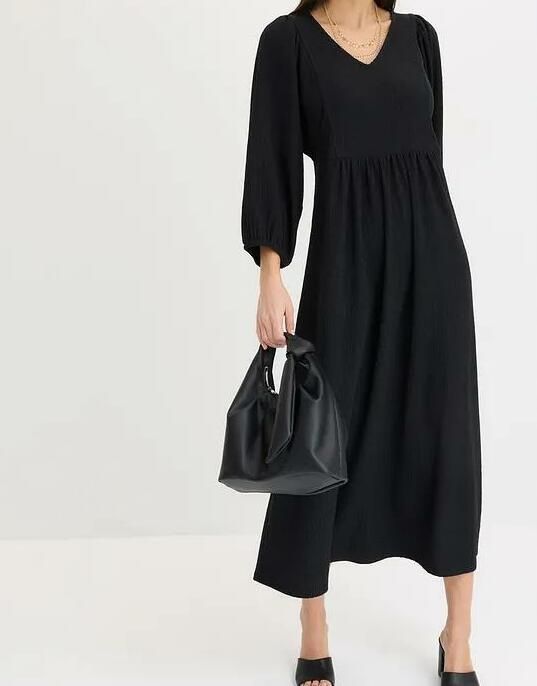 B.P.C sukienka czarna z krepy długa 36/38.
