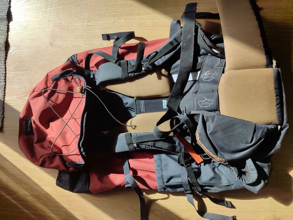Mochila de Trekking MT100 Easyfit 70L