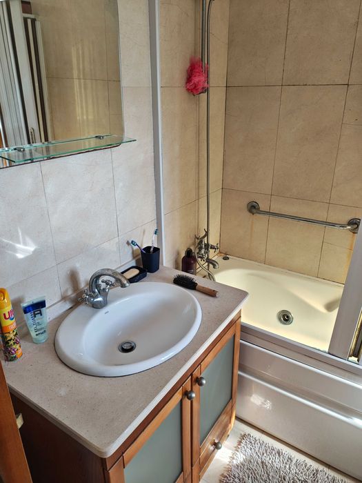 Quarto em Moradia no Feijó (Quinta do Chiado)