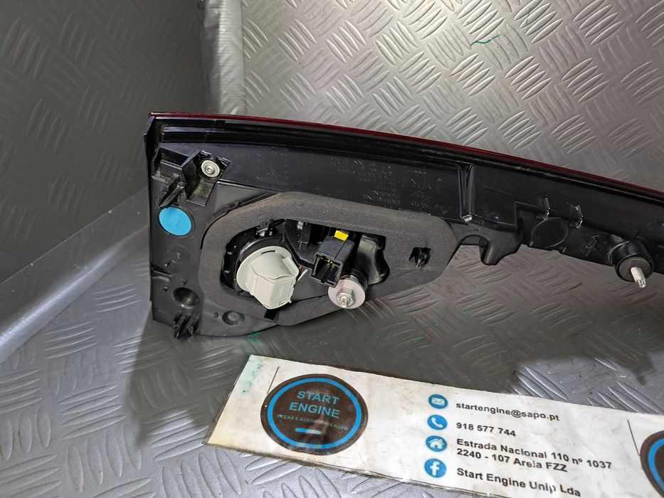 Farolim direito Renault Megane IV 4 carrinha da Tampa da Mala