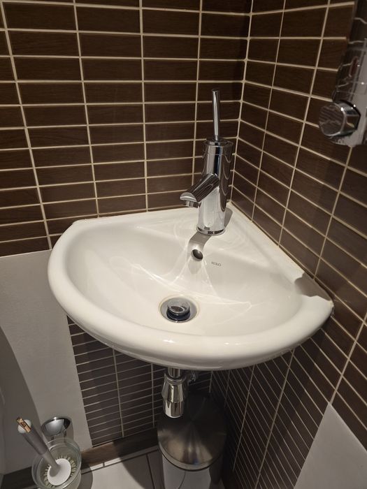 Umywalka narożna + bateria + korek