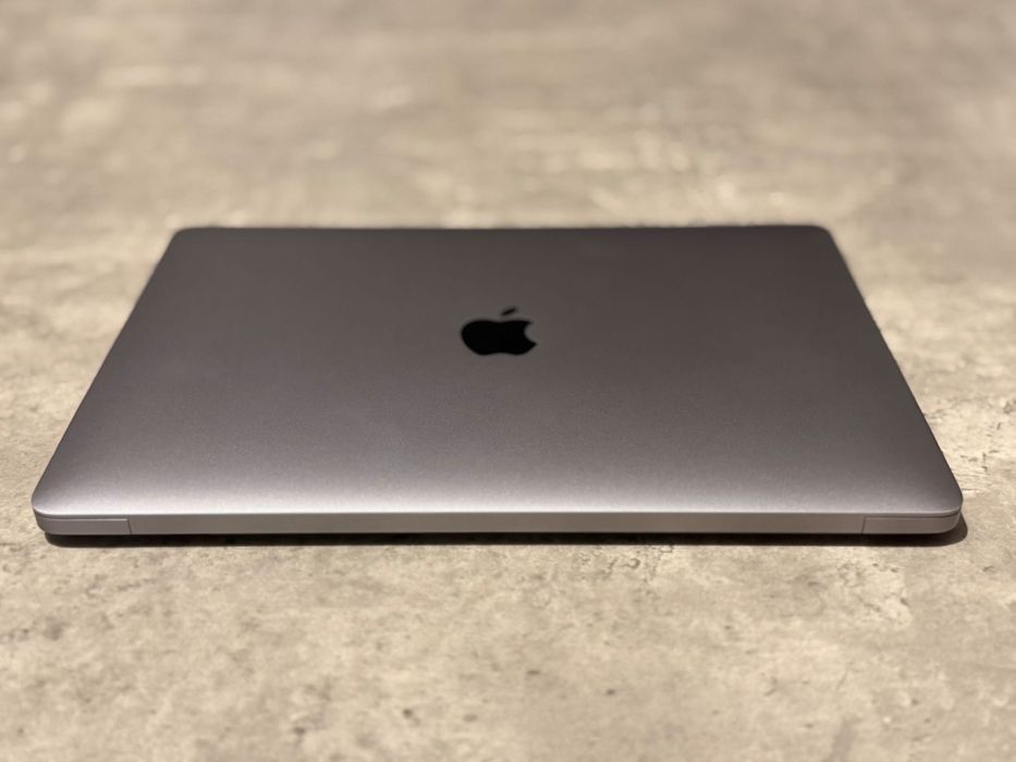 MacBook Air 13” 2020 i5 / 8GB / 512GB + pokrowiec Thule / stan bardzo dobry
