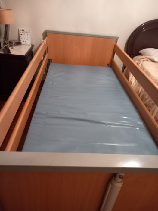Vendo cama articulada como nova com grades de protecçaoo nova
