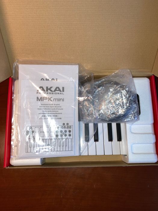 Міді-клавіатура Akai MPK MINI MK3