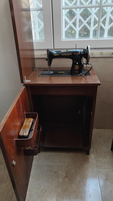 Maquina de costura Singer a funcionar