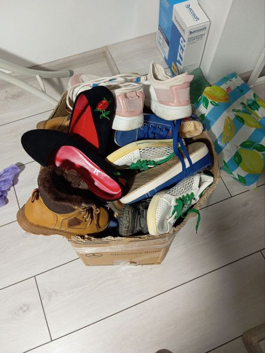 Одяг,взуття,віддам безкоштовно