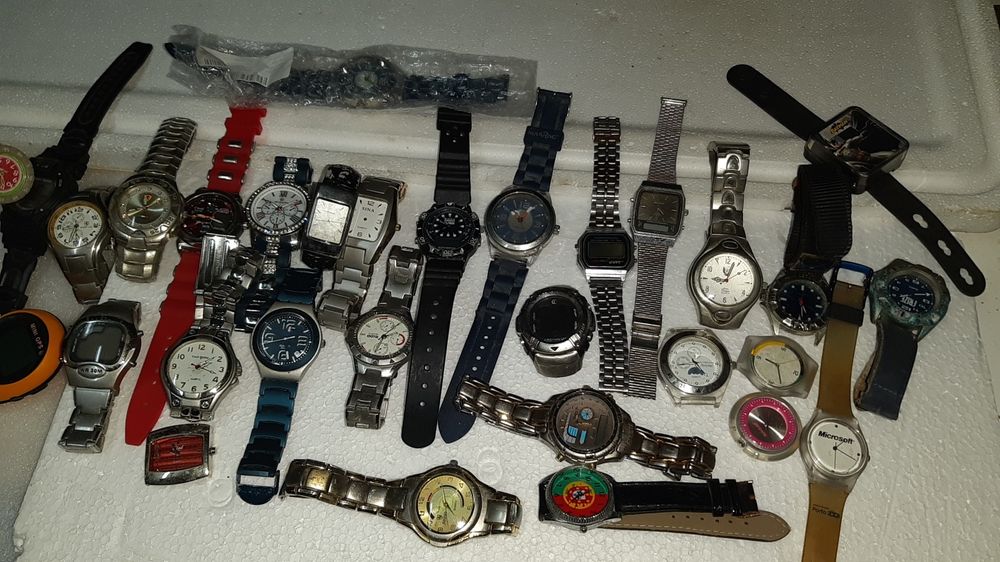 47 relógios de pulso em bom estado