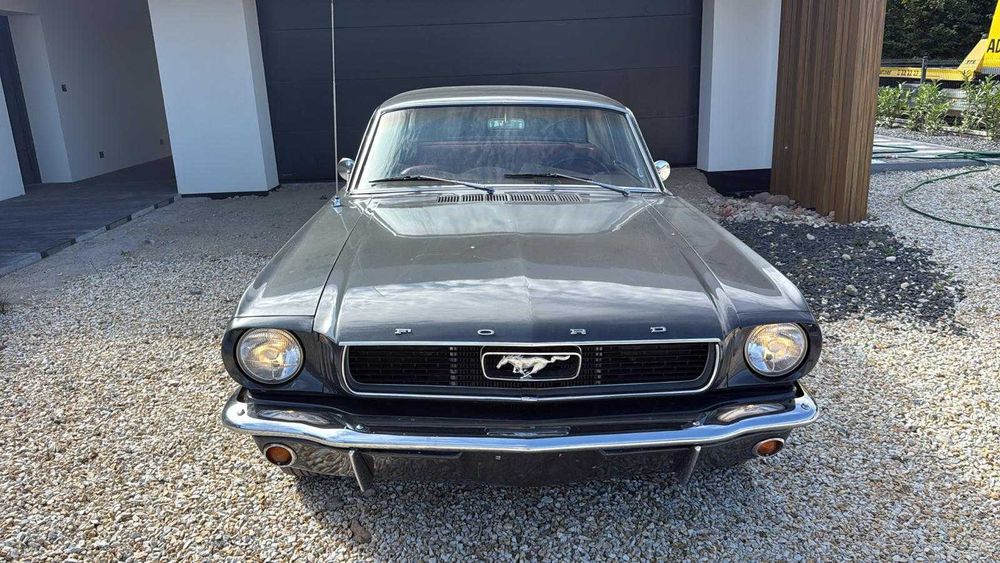 Ford Mustang  V8