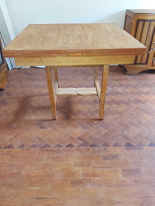 DOAÇÃO: Mesa de 97x97 com extensões