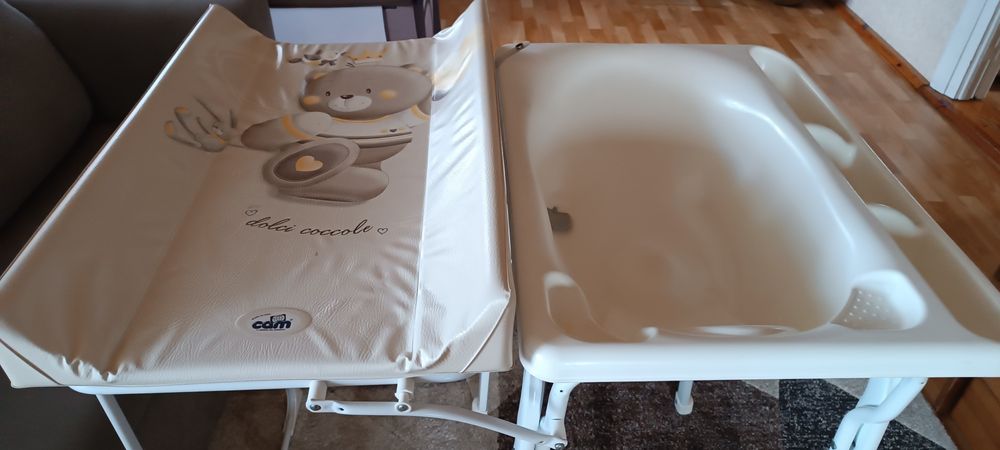 Rozkładany, wygodny przewijak z wanienką