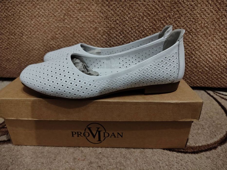 Шкіряні жіночі балетки