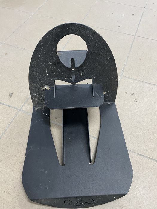 Wieszak na kask motocyklowy