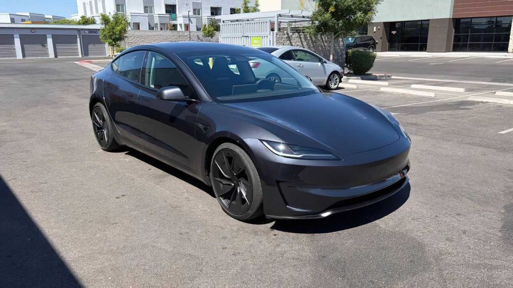 Tesla Model 3      2024