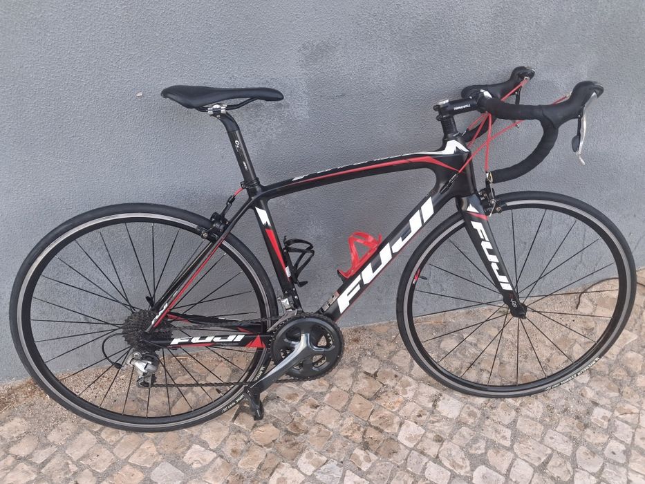 Bicicleta fuji em carbono
