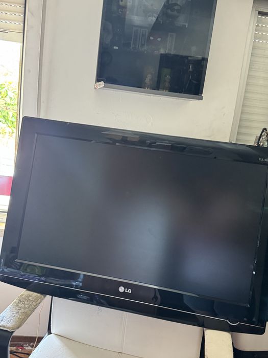 TV LG Full HD 40” (Ajuste o tamanho real)