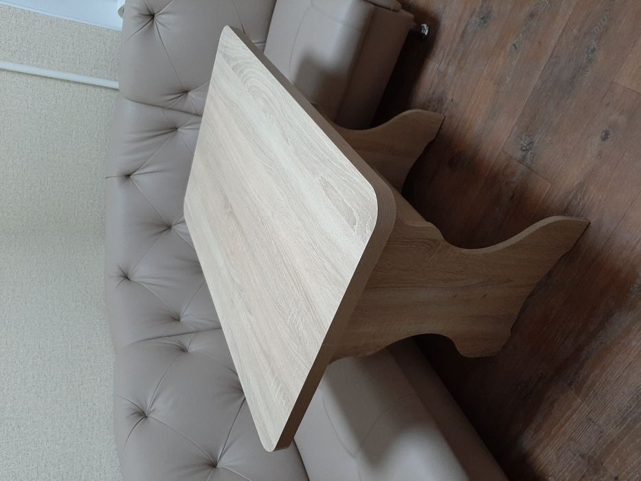 Стол кухонный, светлый