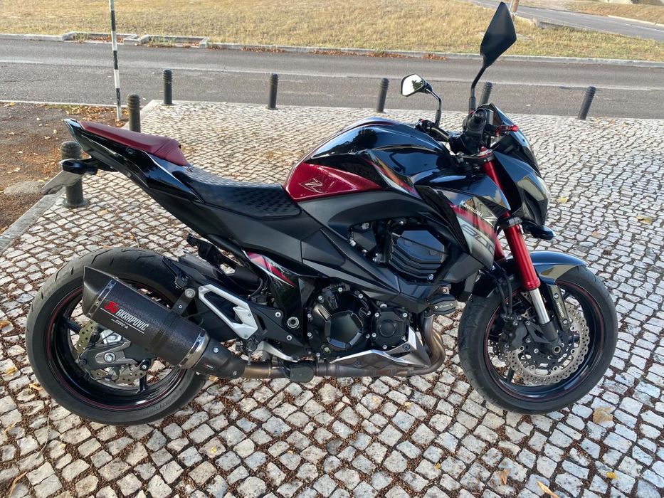 Kawasaki Z800 - Preto e Bordeaux