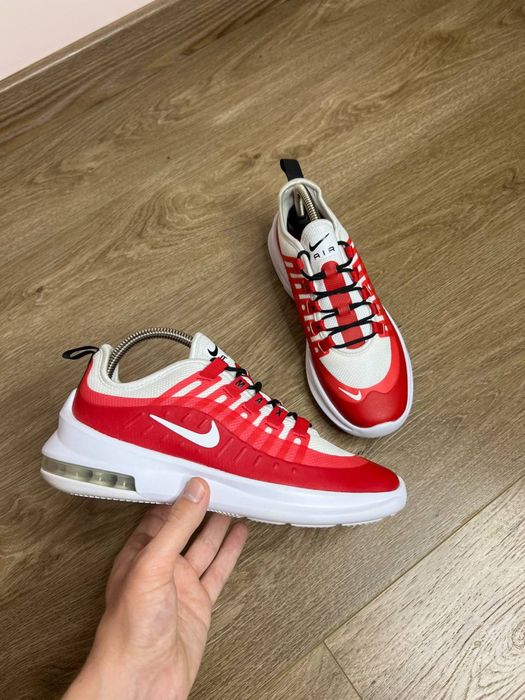 Продам БОМБЕЗНІ жіночі кросівки Nike Air Max Axis