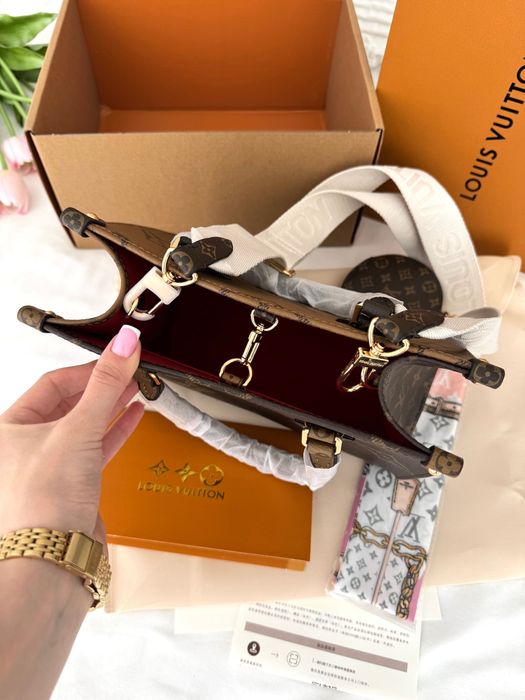 Сумка Louis Vuitton Onthego PM Brown