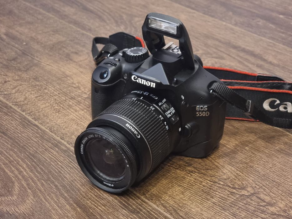 Canon EOS 550D з kit об'єктивом 18-55mm + сумка