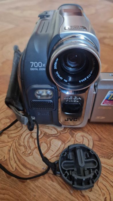 Видеокамера фирмы JVC