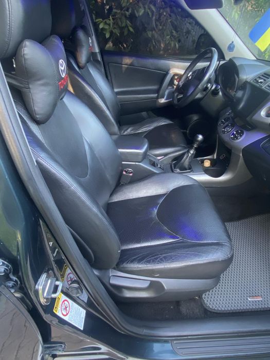 Toyota  RAV4 продам