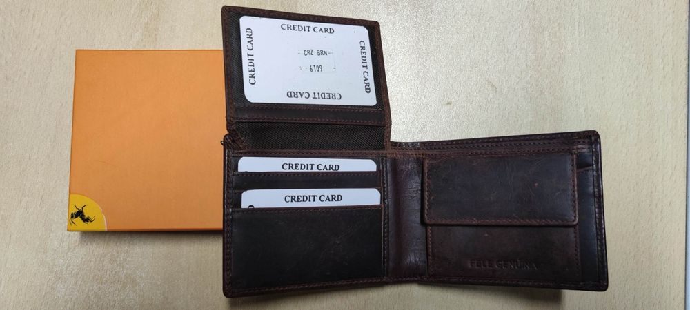 Carteira em pele